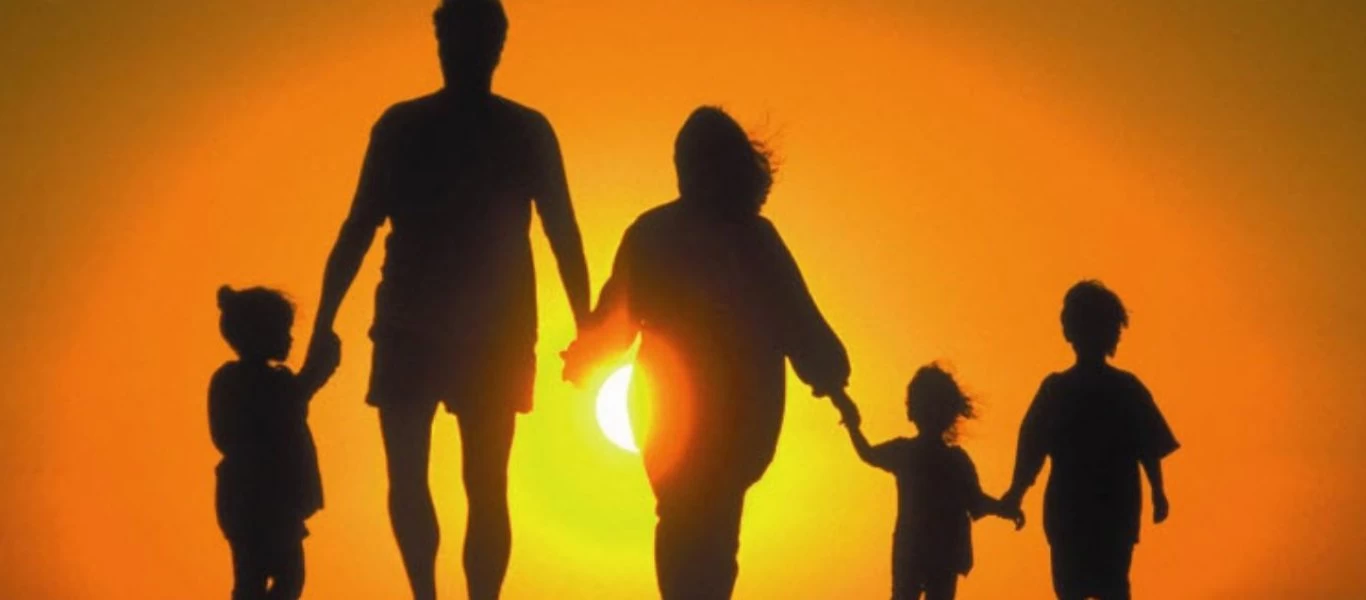 Σύνταξη: Οι μητέρες που μπορούν να συνταξιοδοτηθούν στην ηλικία των 60 χρόνων εντός του 2021 - Τα 4+1 «παράθυρα»